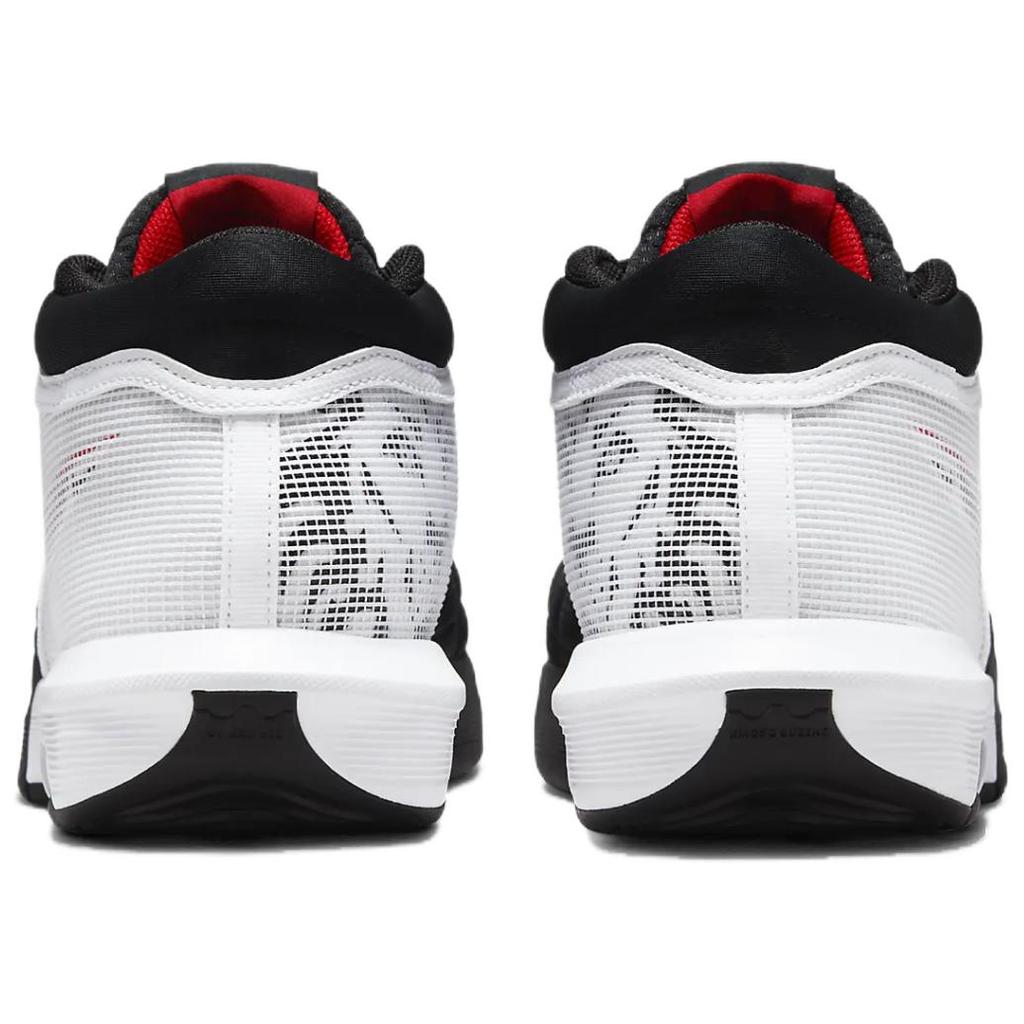 Nike LeBron Witness 8 40